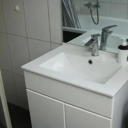 Le Wolf - 1 Chambre Dans Un T3 - 5Mn Tram Du Centre Ville - 15Mn Tram Gare Tgv Mulhouse - Wifi - Parking Exterior foto